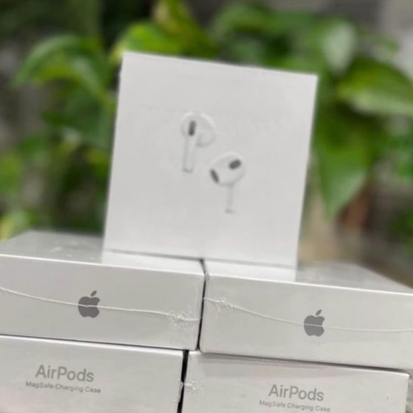 Apple AirPods with MagSafe Case - White